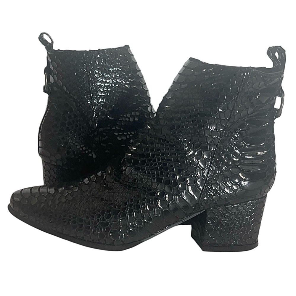 GUESS BLACK SNAKESKIN EDGY ZIP ANKLE BOOTS SZ 7.5 EUC